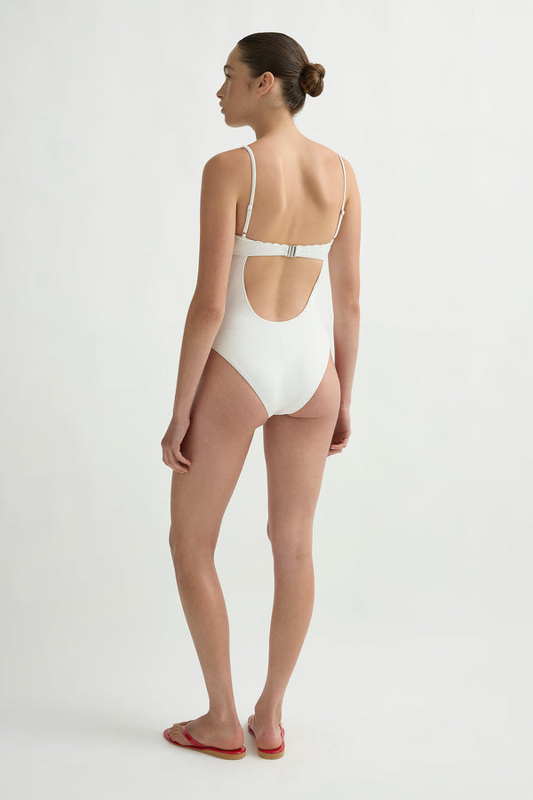 PIA ONE PIECE